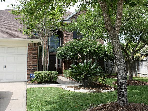 Impeccable two story home located on a Cul-De-Sac in Grand Lakes