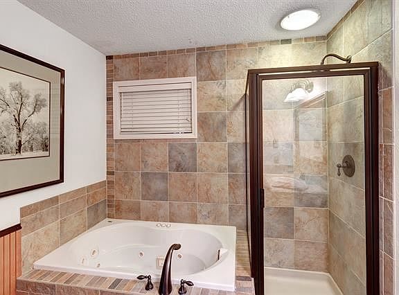 4th image of 2273 Tanglewood Blvd