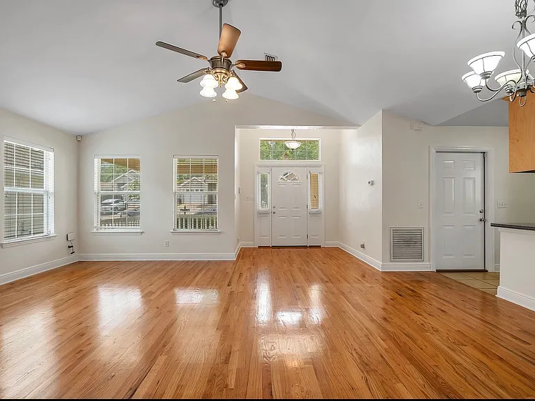 3259 Emerson Ln — Photo 4