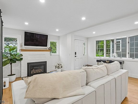 4th image of 60 Meyersville Rd
