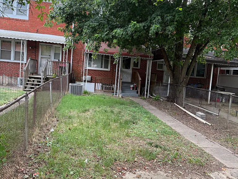 231 Southeastern Ct — Photo 8