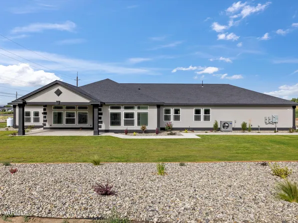 1296 Roza Dr, Zillah, WA 98953