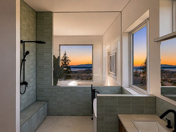 5th image of 1108 9th Avenue S