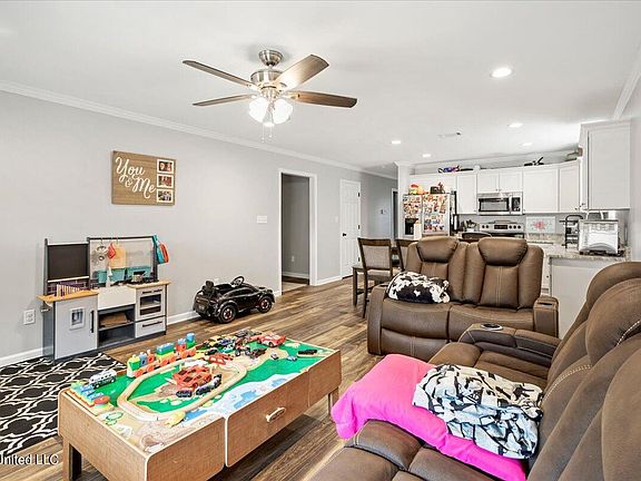 5th image of 117 Clifton Brown Ln