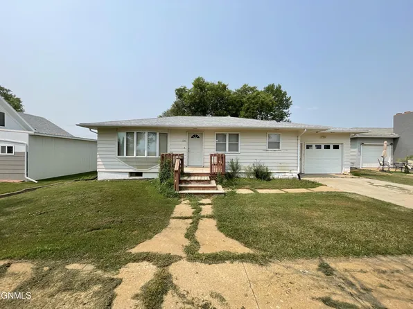1326 1st Ave W, New England, ND 58647