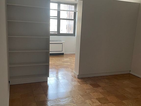 4th image of 200 E 72nd St APT 9