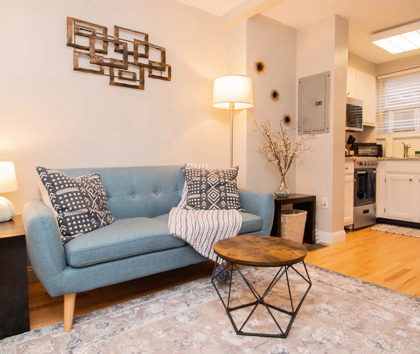 2 bed, 1.5 bath, 900 sqft, $6,500 — Photo 2
