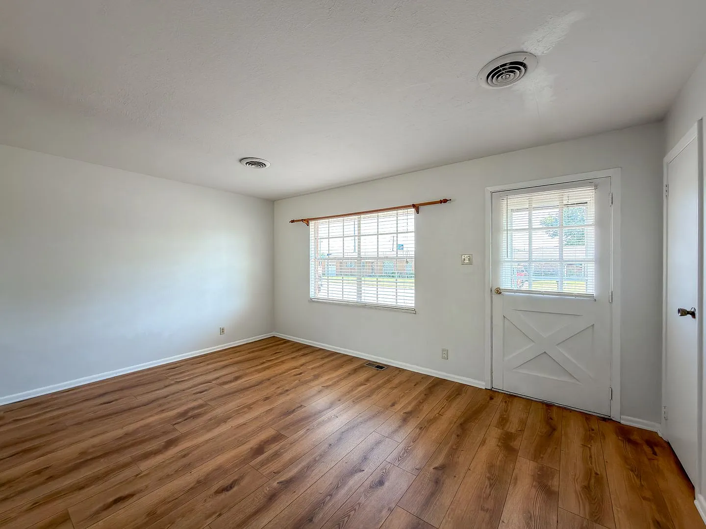 Beautiful 3 Bed, 1.5 Bath Home in the Heart of Fort Smith — Photo 3