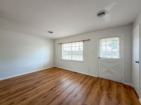 3rd image of 7712 Colony Ln
