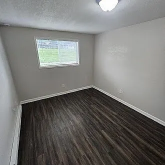 409 E Woodlawn #8 — Photo 3