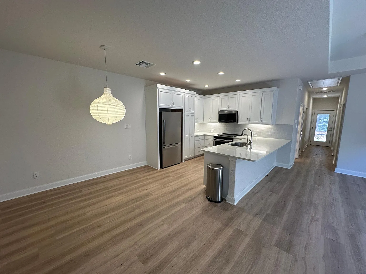 3 bed, 1519 sqft, $1,950 — Photo 3