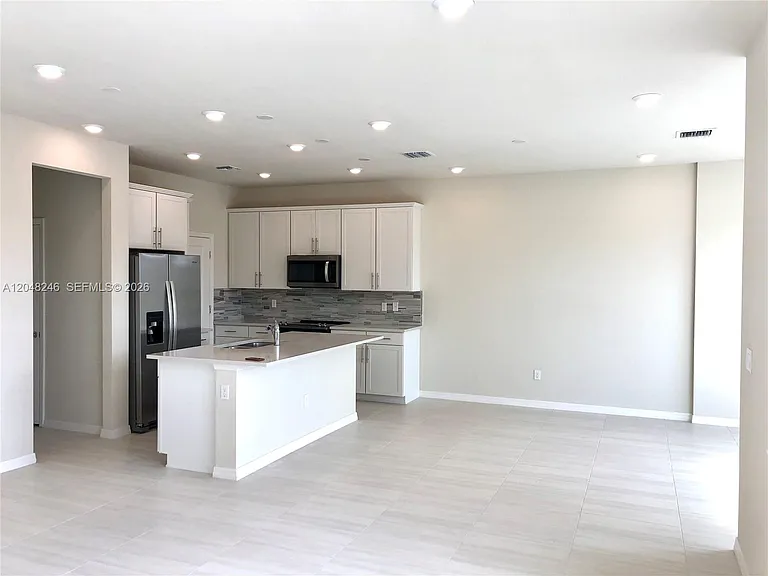 4984 Greenway Dr — Photo 13