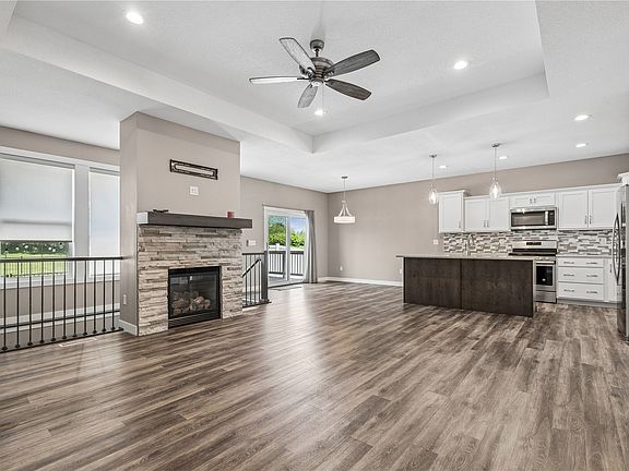 5th image of 3520 Royal Dr SW