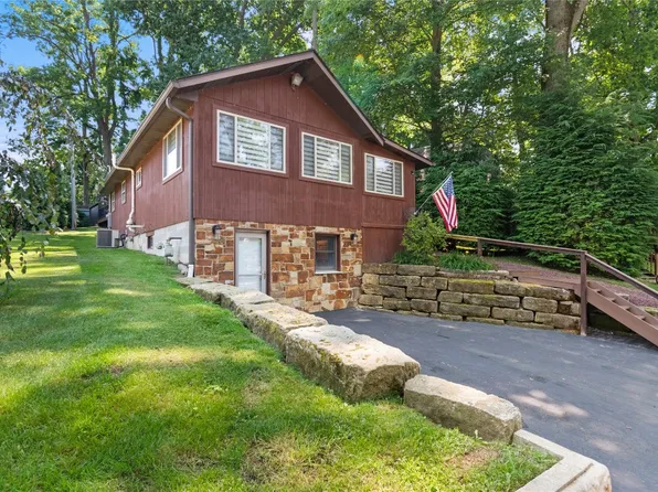 10598 Cherokee Trl, Conneaut Lake, PA 16316