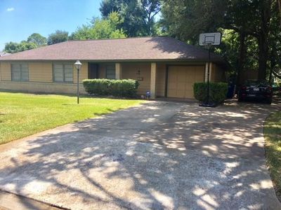1008 Morningside St, Angleton, TX, 77515