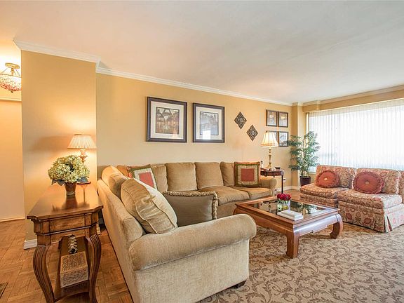 3rd image of 16625 Powells Cove Blvd APT 8L