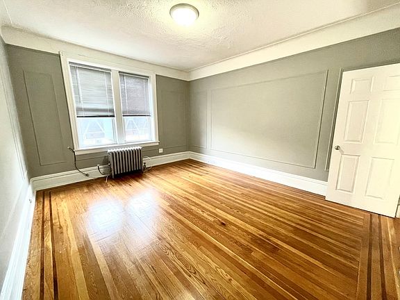 5th image of 25-36 31st St #2Z