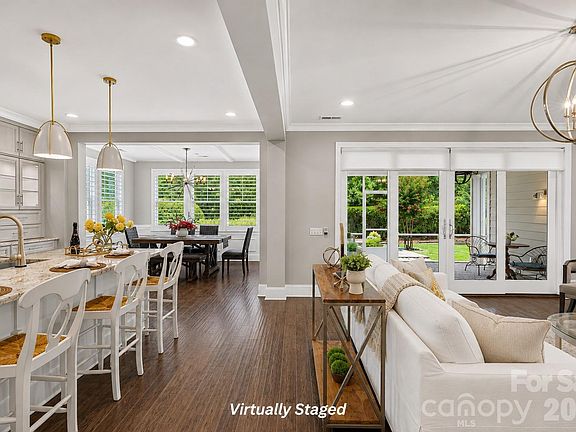 4th image of 9815 Avenal Ln