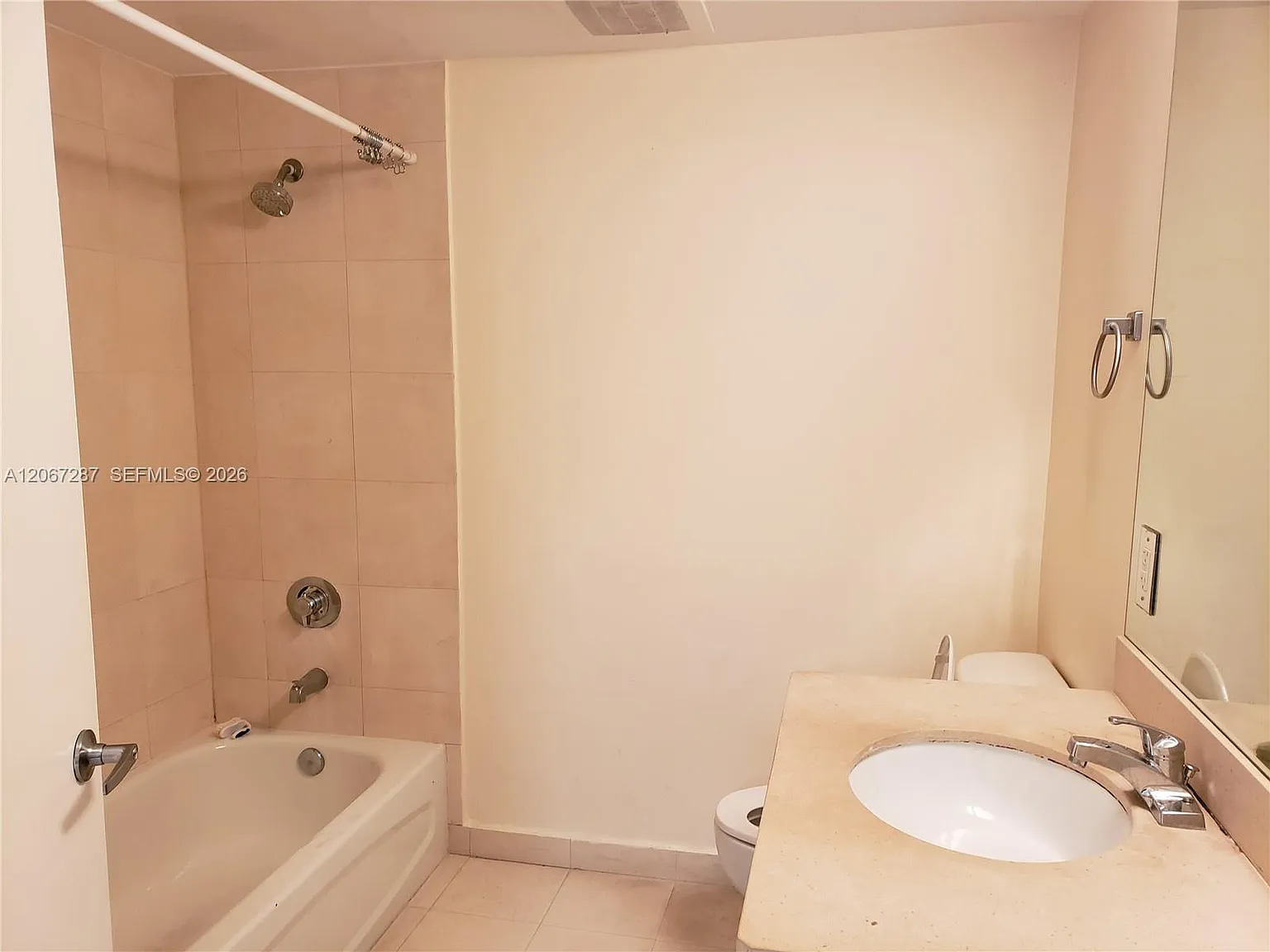 1 bed, 705 sqft, $2,600 — Photo 4