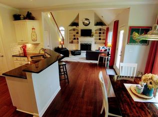 7712 Iltis Cir, Urbandale, IA 50322