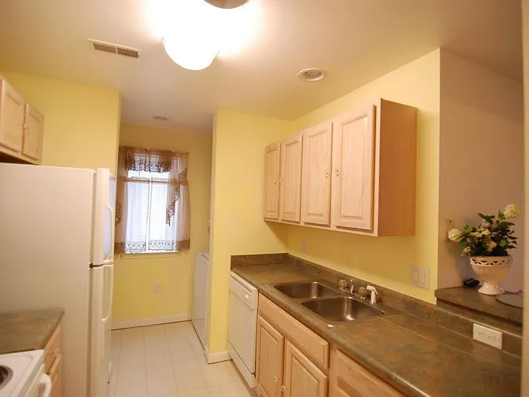 866 Brandon Ave #866 — Photo 1