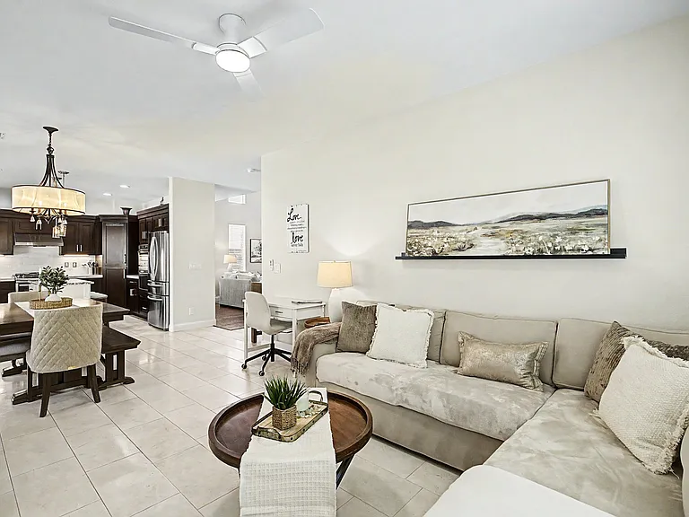 2025 Shining Feather Ln — Photo 14
