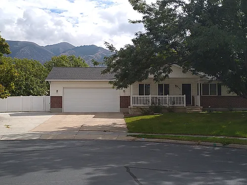 230 S 425 W Photo 1