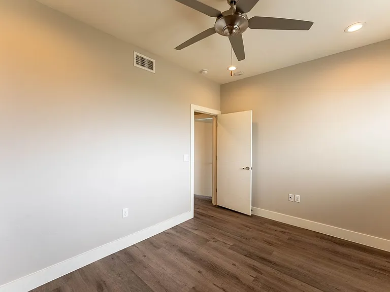 604 N Bluff Dr #127 — Photo 20
