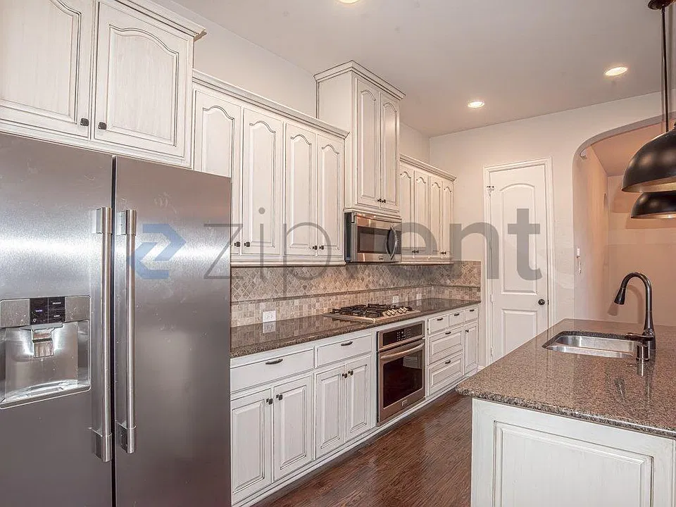 1203 Harris Hawk Way
