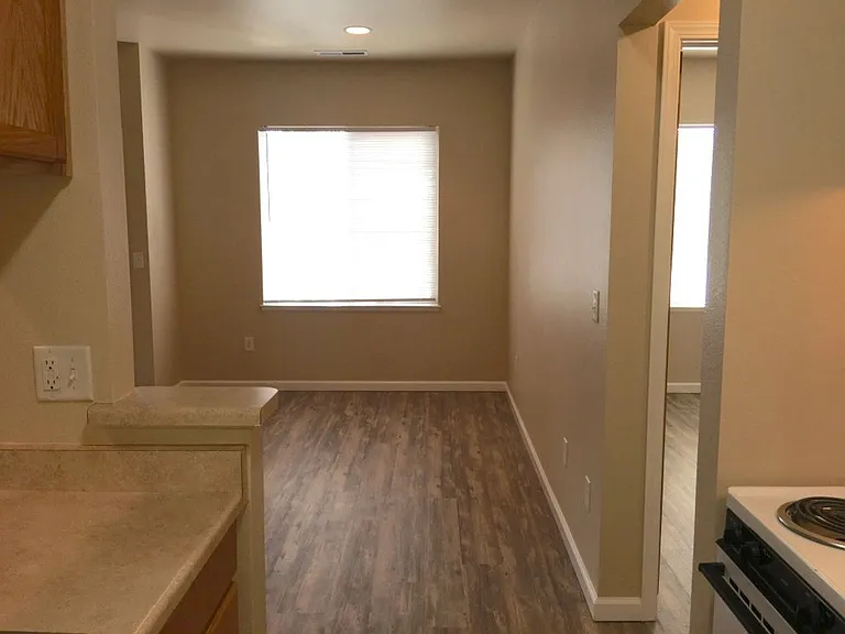 181 Hillcrest Dr — Photo 5