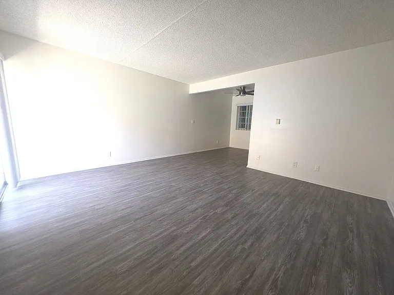 22322 Kent Ave — Photo 1