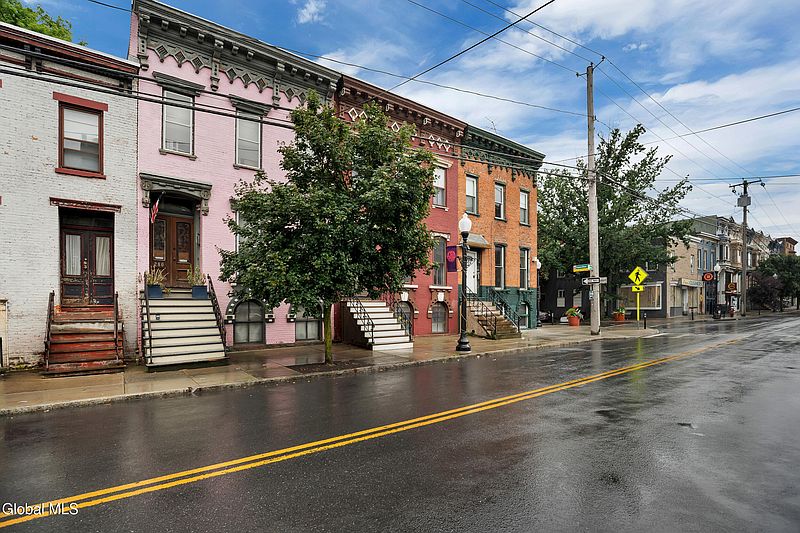3rd image of 282 Lark Street
