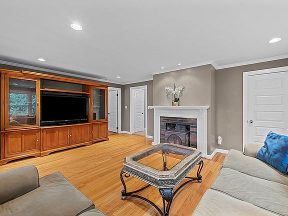 5th image of 6 Dixfield Rd