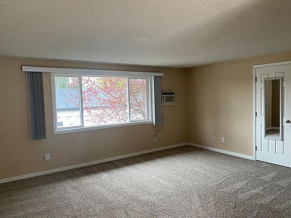 3rd image of 6866 E Maplewood Ave APT D
