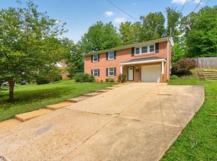 4725 Springbrook Dr, Annandale, VA 22003