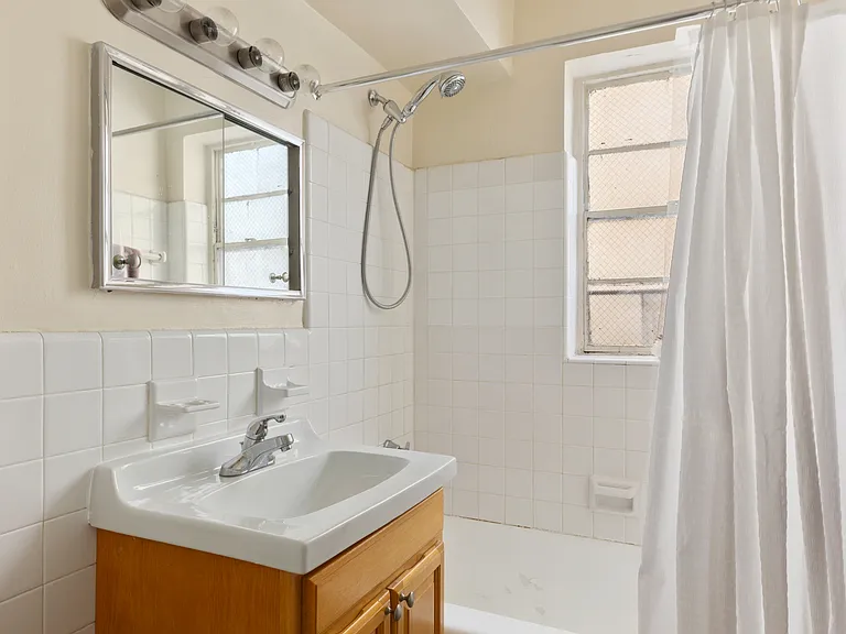 249 E 48th St #9H — Photo 5