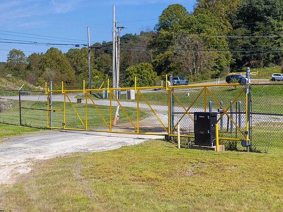 5th image of 622 Barnetts Run Rd