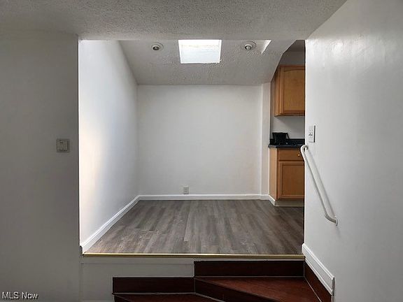 5th image of 1655 E 332nd St