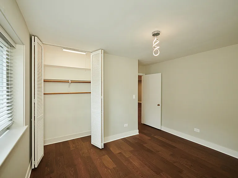 7074 N Ridge Blvd #1E — Photo 7