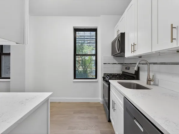 4141 41st St APT 3J, Long Island City, NY 11104