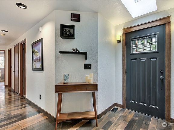 As you enter, you will find a skylight bringing in all the natural light, new front door & new GORGEOUS flooring!>