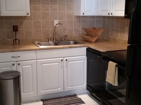 5th image of 803 47th St APT B