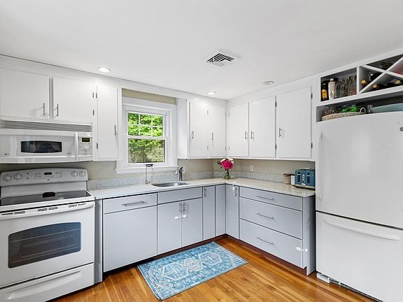 4th image of 22 Ortins Rd