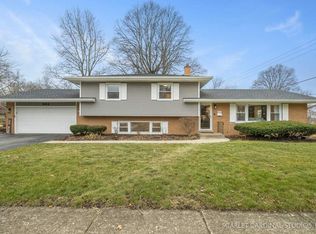 504 Buckeye Dr, Naperville, IL 60540