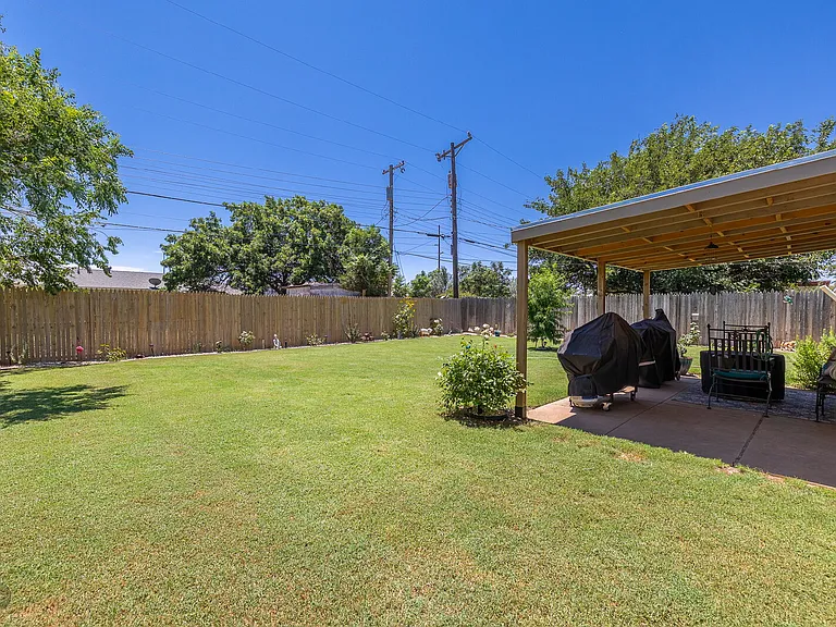 3413 Belmont Ave — Photo 32