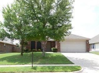609 Piper Dr, Saginaw, TX 76179