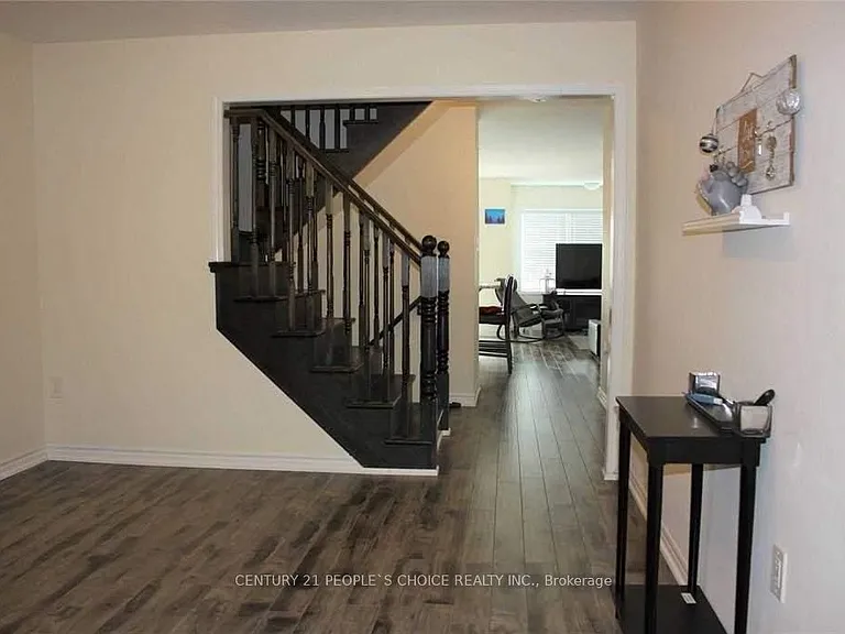 48 Donlamont Cir — Photo 2