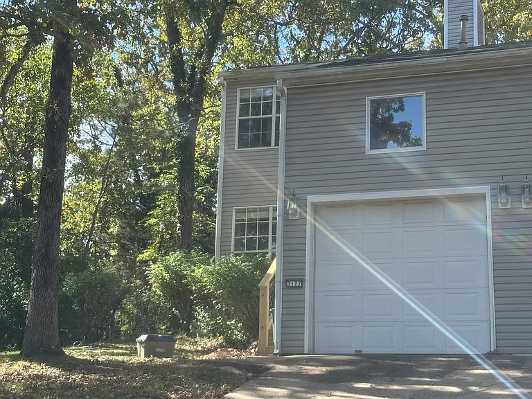 Oversized 1 car garage