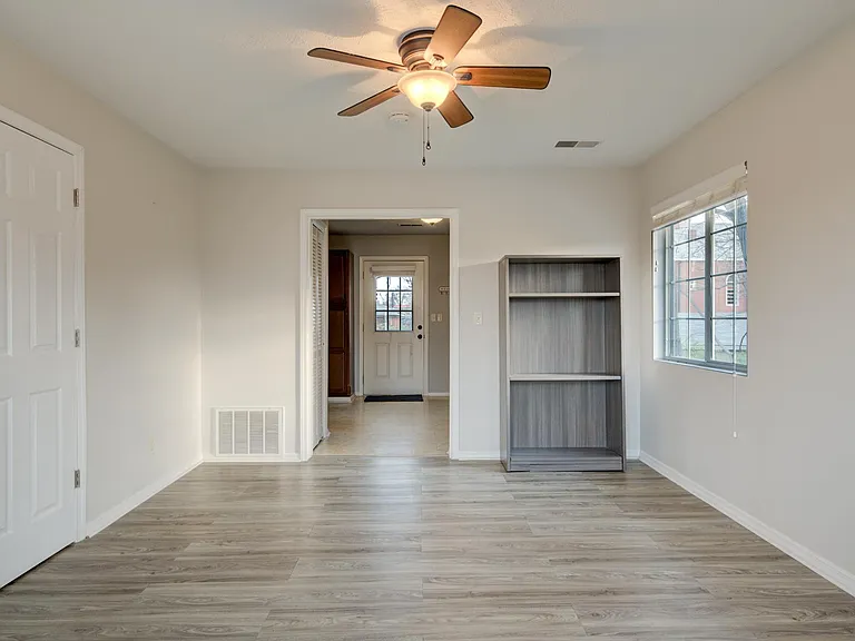 9311 Preston Hwy #2 — Photo 8
