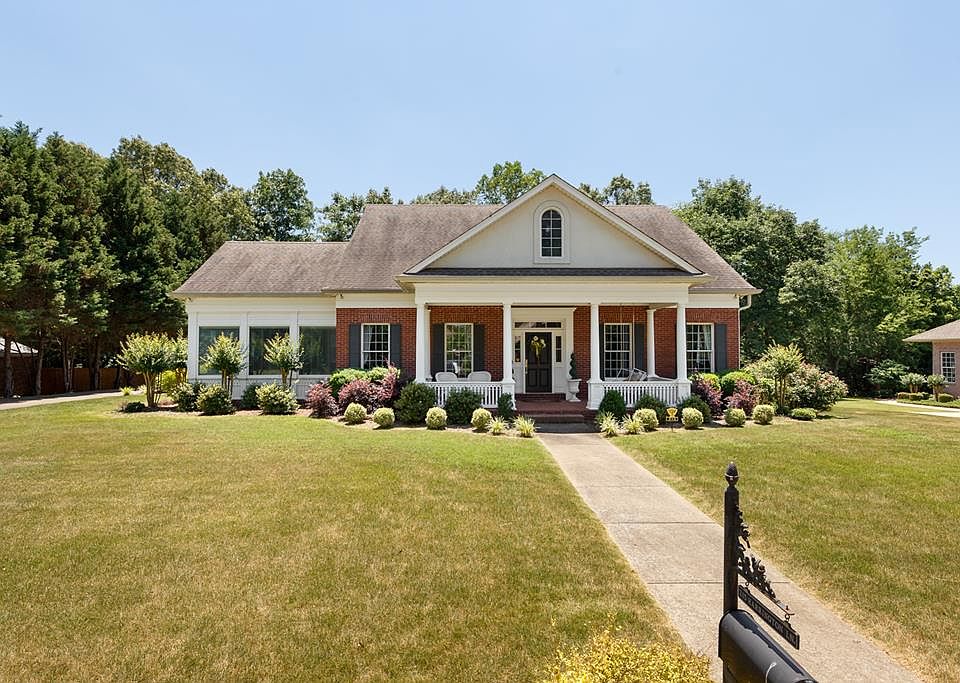 1st image of 215 Harrington Ln